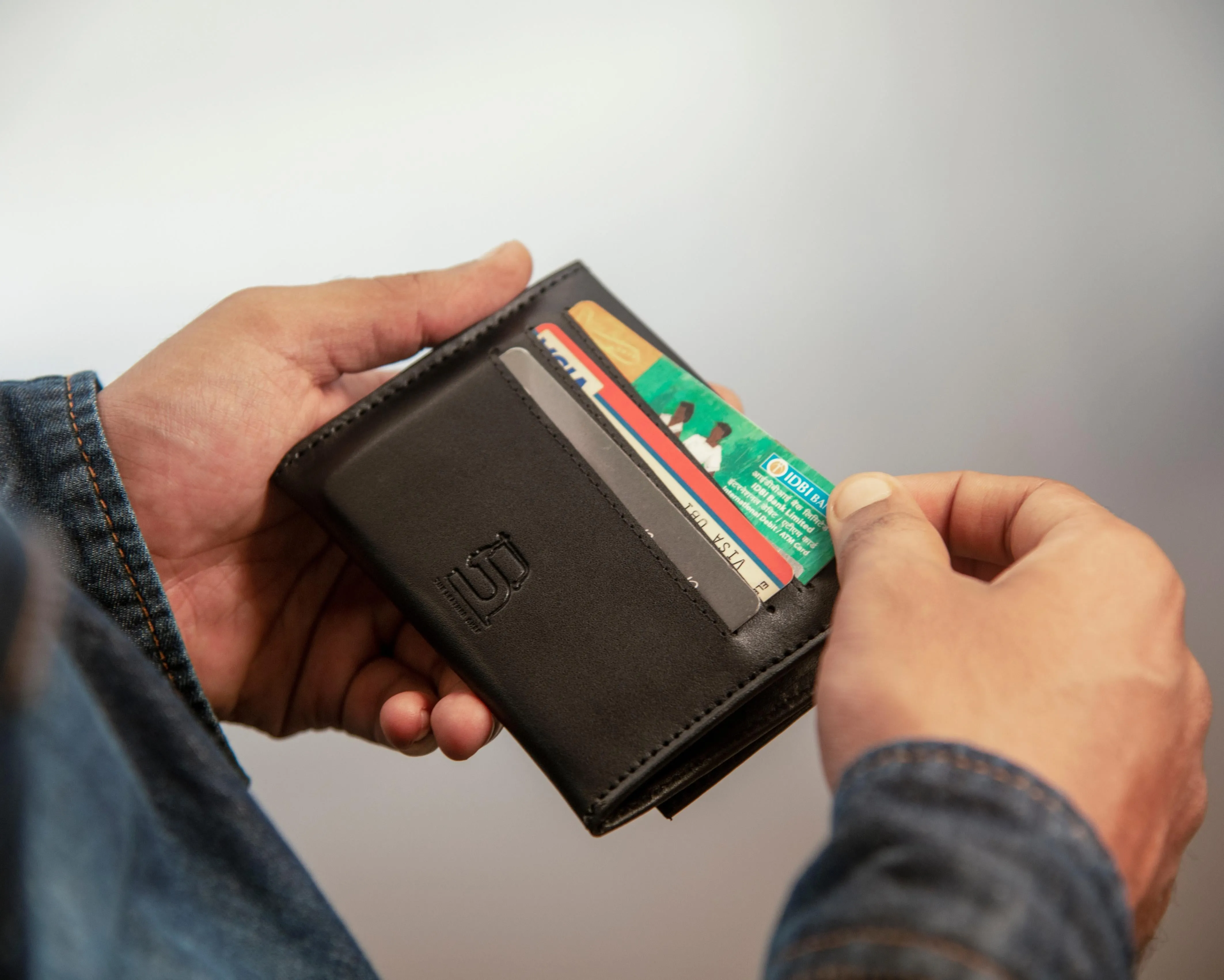Discovery Wallet - Black